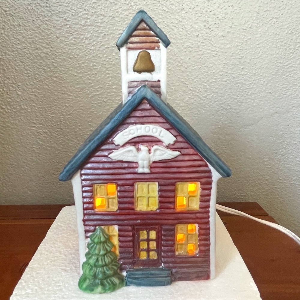 Vintage Americana Porcelain Collectable Village Lighted Schoolhouse